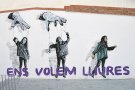 La plaça de les Babeques de Roses llueix el nou mural contra la violència masclista