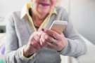 La teleassistència incorpora sensors i dispositius mòbils