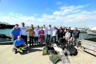 El Club Badia de Roses recull 370 quilograms de residus del fons del port esportiu