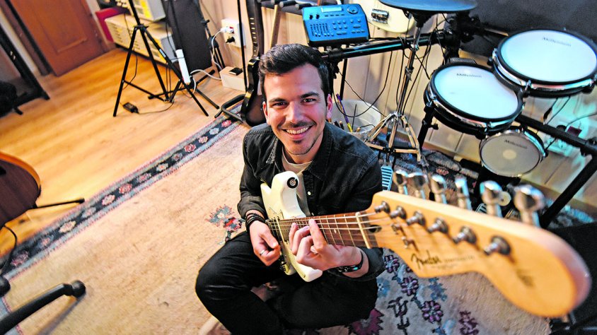 «Quan jugo amb la música és quan em surten les millors cançons»