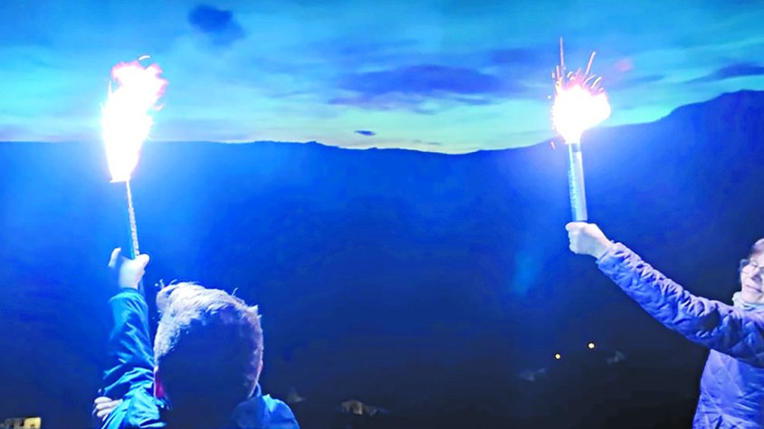 La costa s’il·lumina pels drets humans