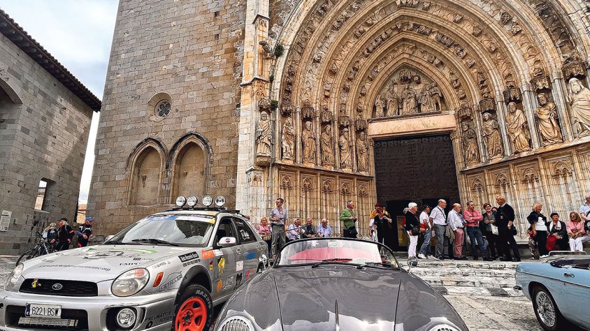 Els vehicles antics fan gala de carrosseria i motor