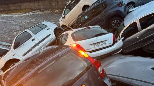 Una riuada s'emporta 30 cotxes a la riera de Cadaqués