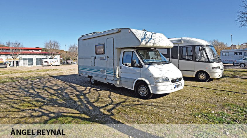 Els pàrquings del costat de l’Spar i de l’ajuntament, per a autocaravanes