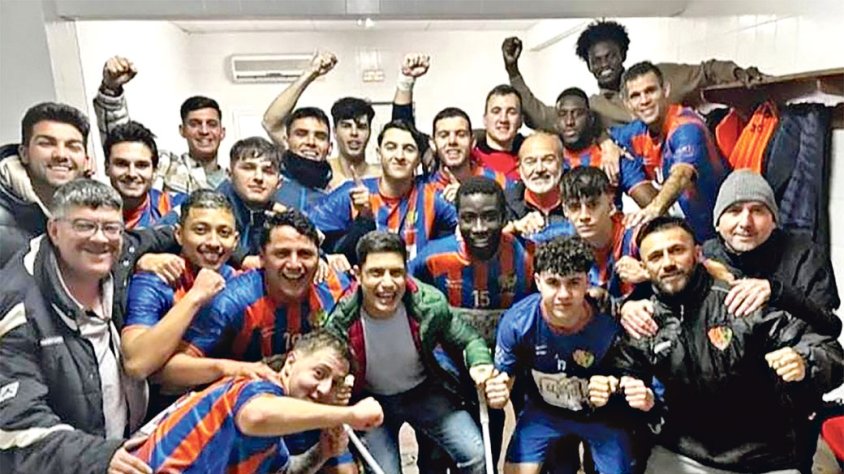 El Roses es fa fort en el derbi contra la Marca i es manté al capdamunt