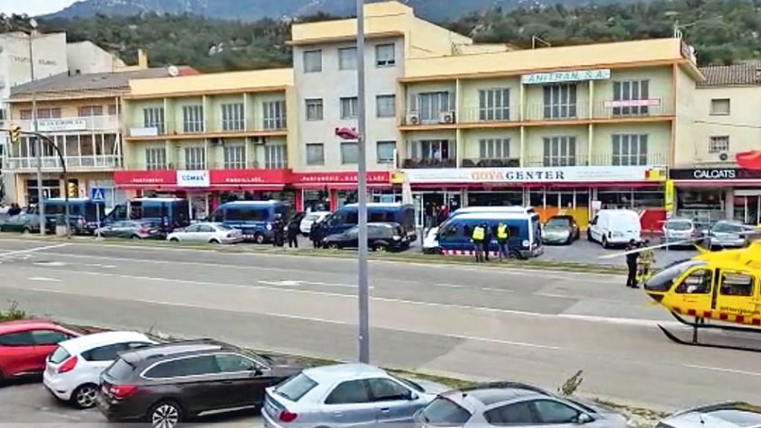 Tres ferits en saltar per un celobert per fugir dels Mossos