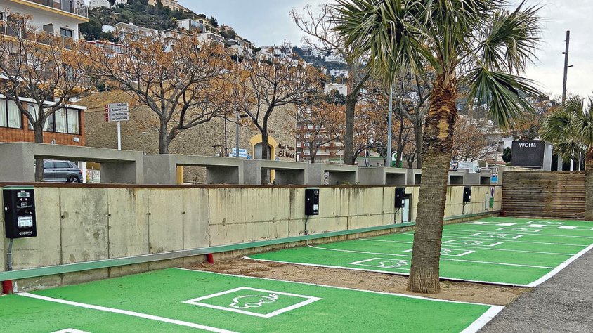 Noves estacions de càrrega elèctrica, al port de Roses