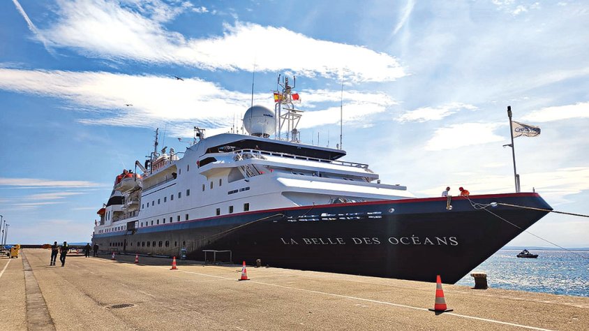 Atraca a Roses el primer creuer de la temporada