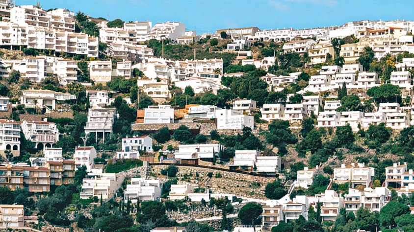 Riera mostra l’urbanisme desaforat a la Costa Brava