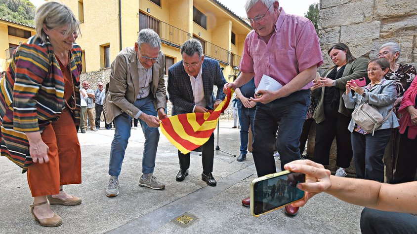 Albanyà col·loca una llamborda per Joan Renart
