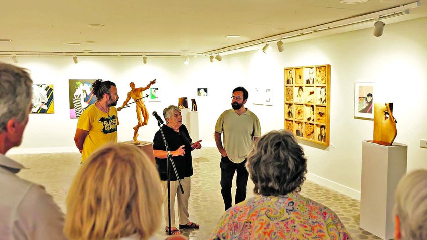 Mercè Riba i Dani Torrent ‘bategen’ a Ca l’Anita