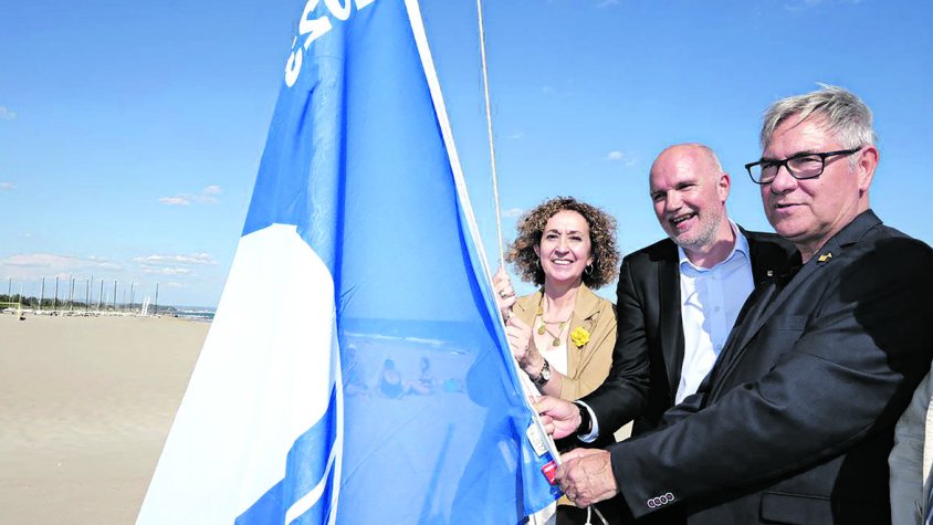 Nou banderes blaves onegen a la comarca 