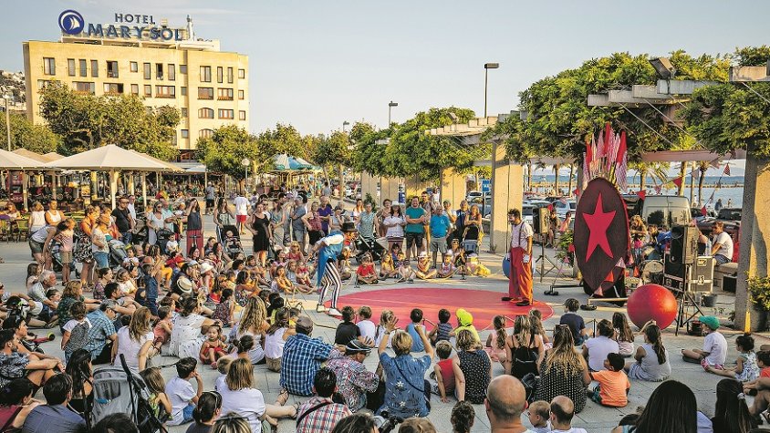 Roses prepara un estiu per gaudir en família