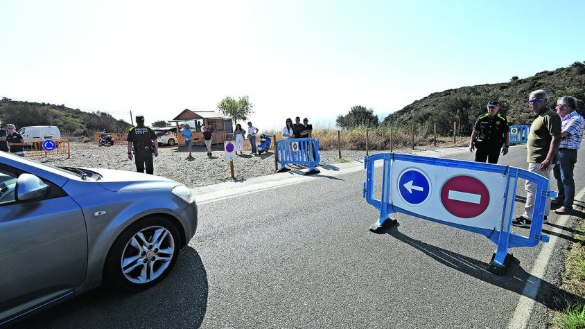 Limiten l’accés a les cales de Roses