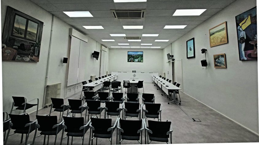 Ministral torna a presidir el saló de plens