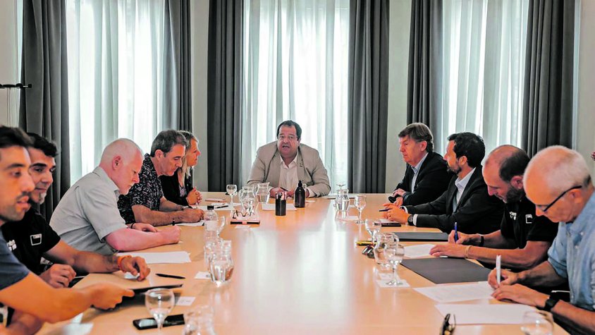 Interior promet millores laborals al cos de Bombers