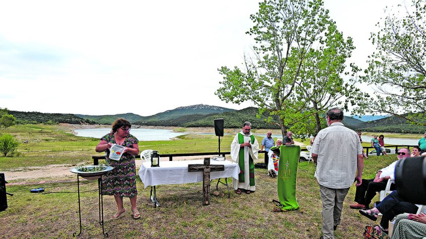 Patint per l’aigua, invocant la pluja