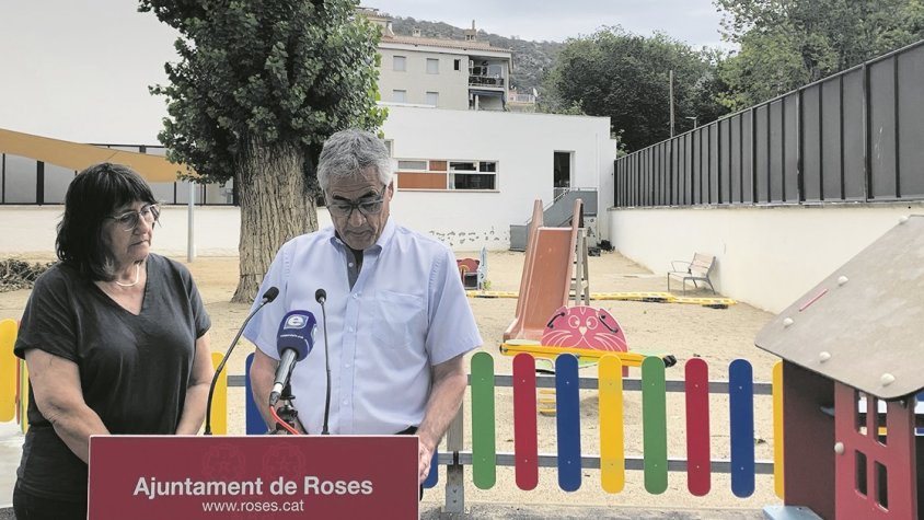 Roses executa la proposta ciutadana de naturalització de patis