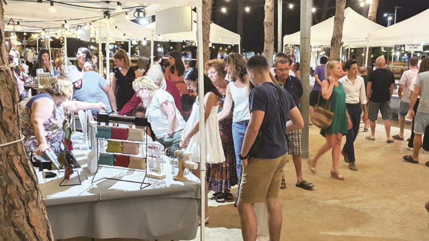 Els comerços de Llançà tornen al carrer amb la 3a edició de la ‘Shopping Night’