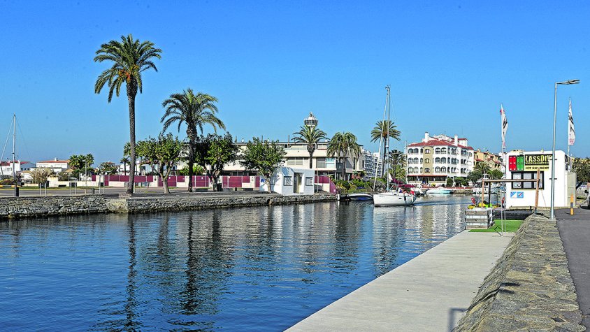 Estudiaran si un taxi marítim pot cruear la bocana per dur gent del passeig a la Rubina