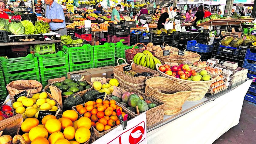 El mercat de la fruita i la verdura té 5 noves parades
