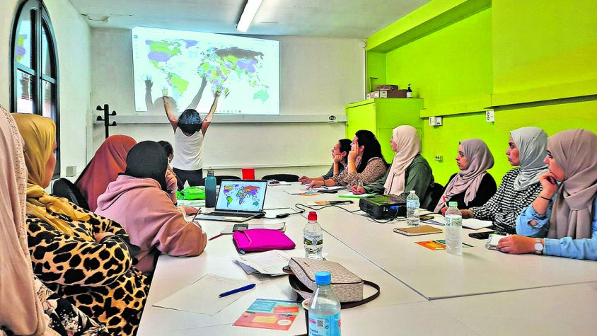 Formació per a dones referents comunitàries