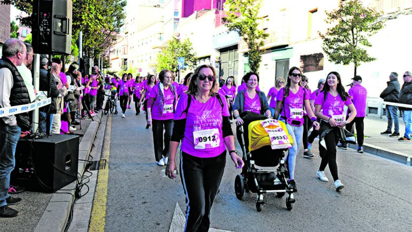La vuitena Cursa de la Dona de Figueres afronta la recta final