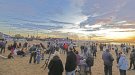 Homenatge al sol a la platja de la Perola