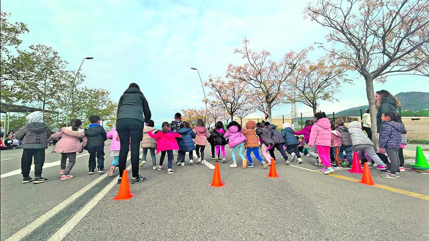 L’escola Montserrat Vayreda de Roses participa a la cursa ‘La Vuelta al Cole’