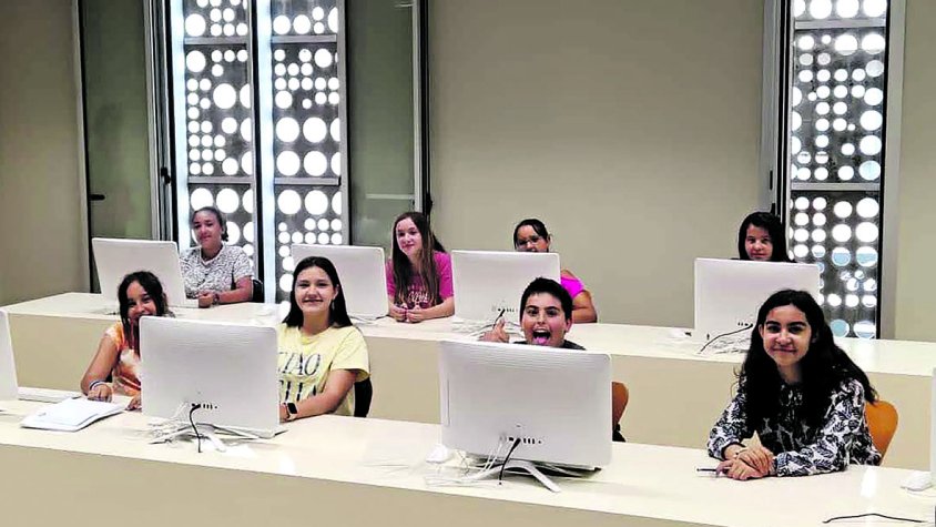 40 alumnes de Roses faran tallers d’alfabetització digital 