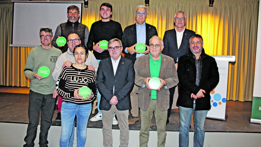 El ‘Cuidem Roses’ ja llueix en una quinzena d’empreses i entitats