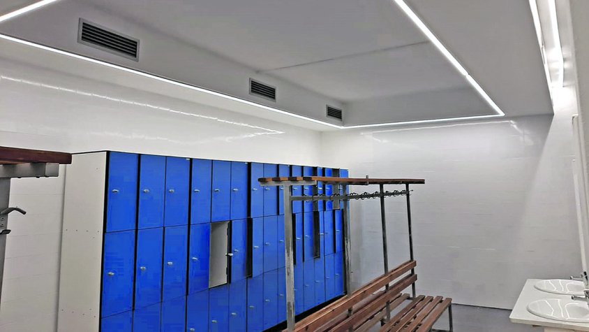 Milloren les instal·lacions de la piscina coberta