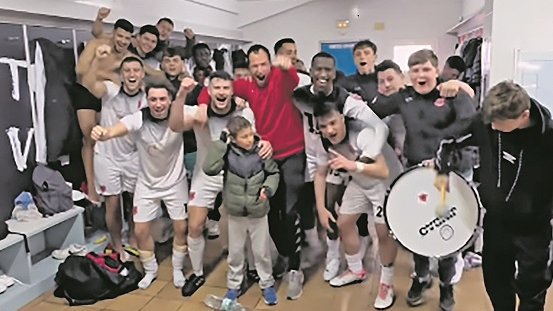 La Marca guanya i deixa de ser cuer