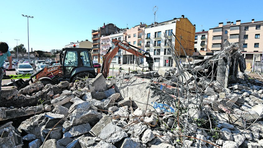 Més espai i visibilitat a l’aparcament del Far