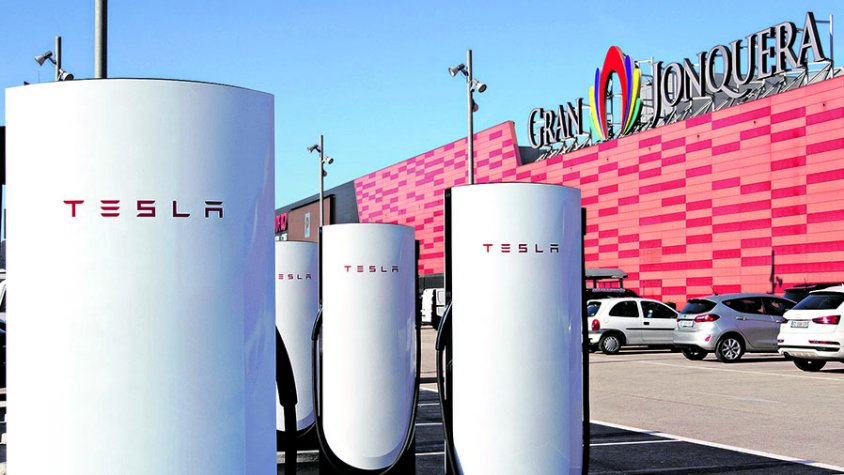 Gran Jonquera impulsa una estació Tesla