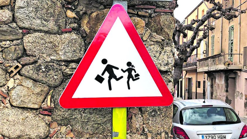 Sant Climent Sescebes millora i amplia la senyalització viària