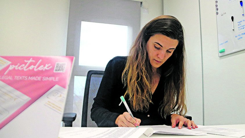 «No serveix de res farcir el text de paraules formals»