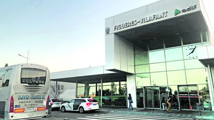 Demanen millorar els serveis de taxi i bus des de l’estació de Figueres-Vilafant