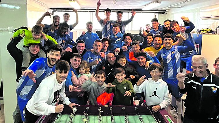 El Figueres toca el play-off amb els dits
