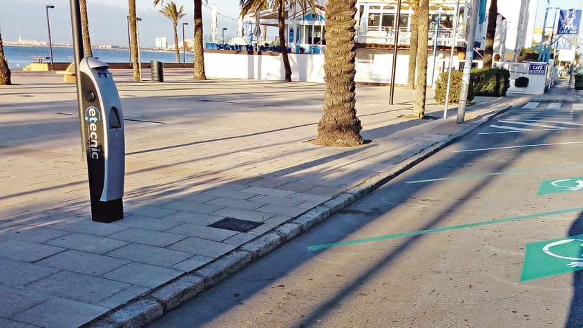 Roses tindrà vuit punts nous de càrrega de vehicles elèctrics