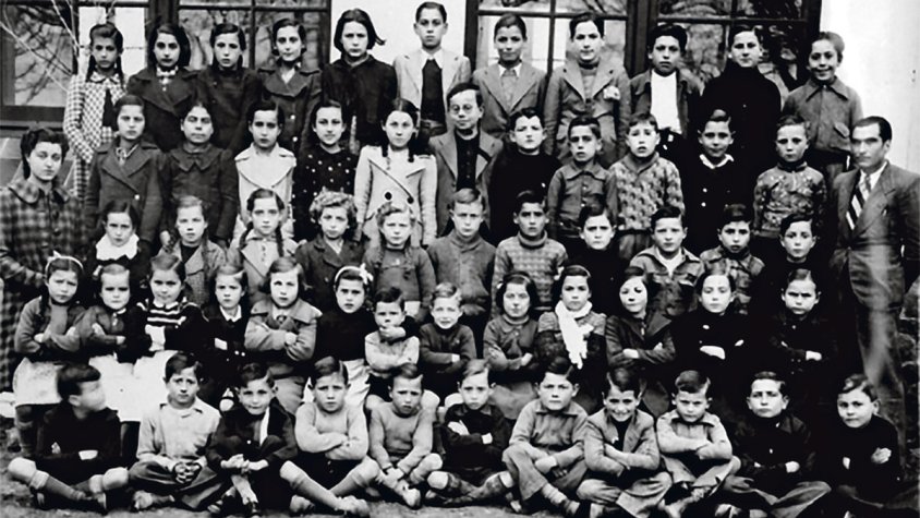 Bàscara obre un llibre interactiu digital amb un recull de fotos antigues