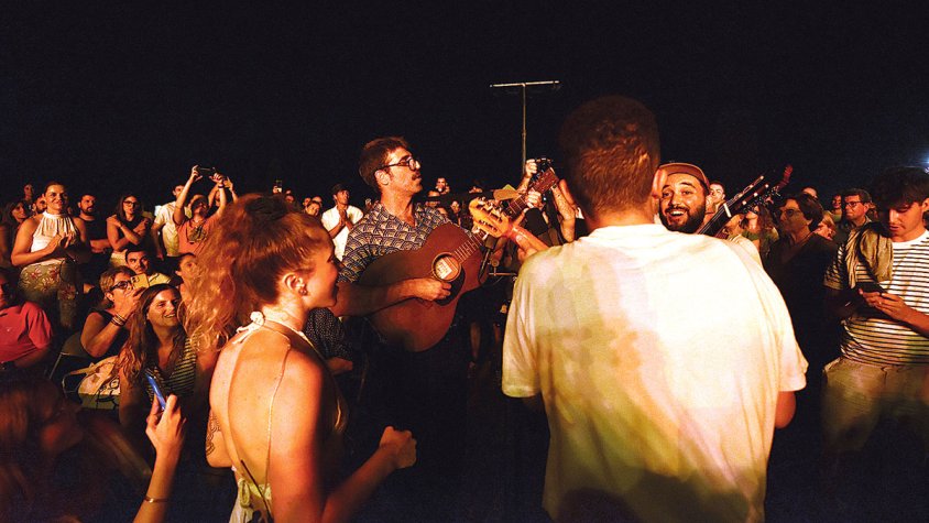 La música del Portablau s’apodera d’Empúries