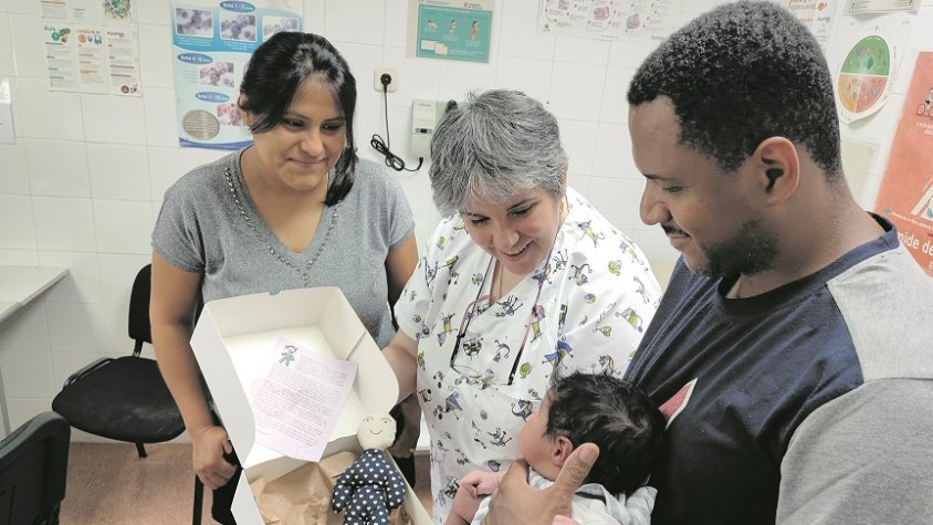 Nines de drap per ensenyar als infants a reforçar la seva identitat des de nadons