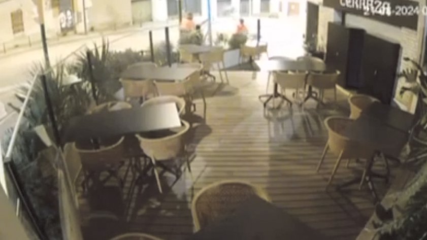 Suspesos de sou i feina tres operaris de viària