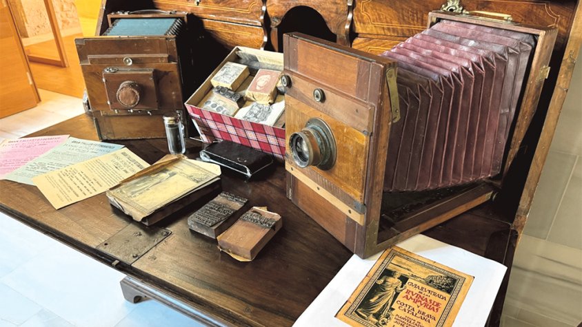 Donen les càmeres d’Esquirol a l’Arxiu Històric de l’Escala