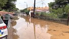 Una tromba d’aigua inunda diversos carrers de l’Escala