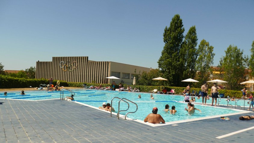 Figueres ha expulsat 25 usuaris de la piscina exterior aquest estiu