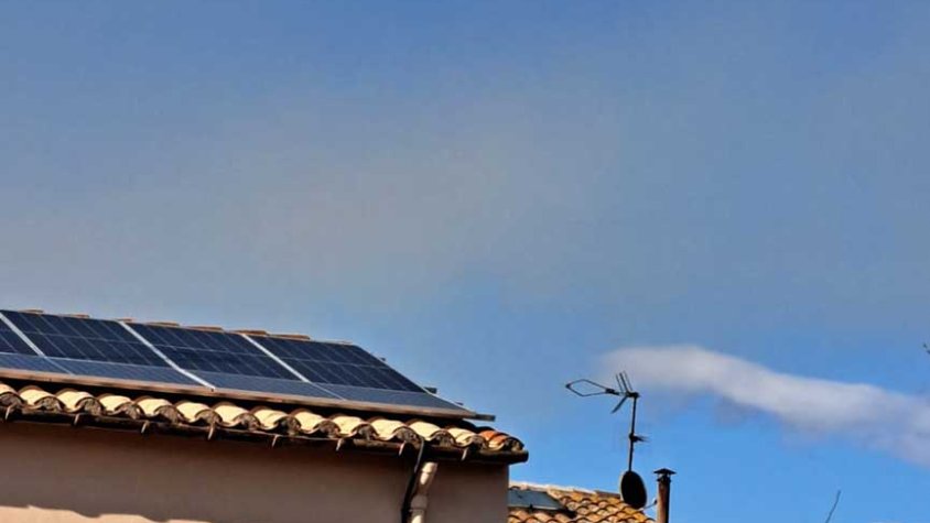 El fum és visible des de diversos punts de la comarca