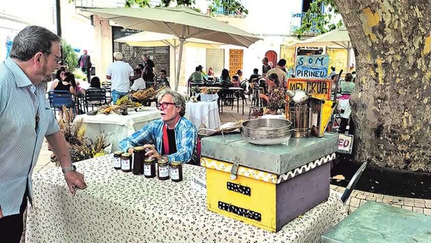 Colera celebra la Fira de la Mel amb un tast de mels, parades d’artesania i animació