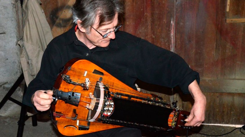Valentin Clastrier amb la viola de roda